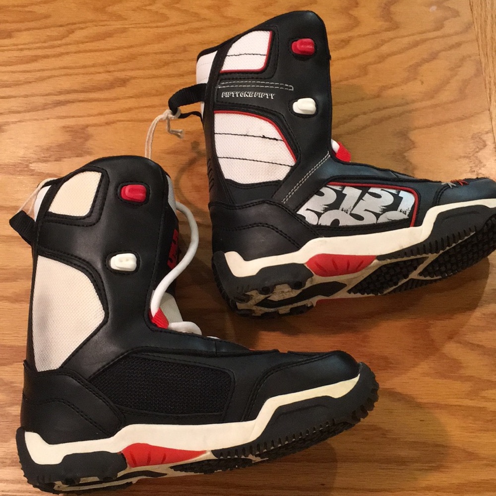 Boys size 6 snowboard boots.